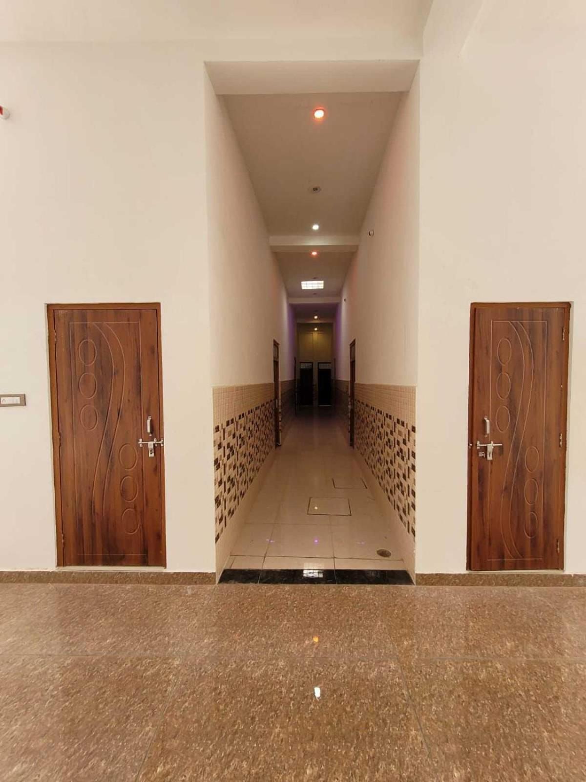 Oyo Hotel Hastinapur Palace Meerut Exteriör bild